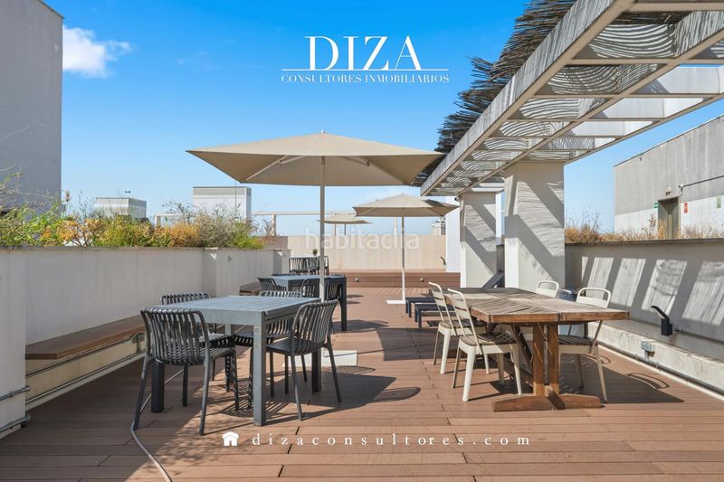 Foto eacc9de1-6196-4cb7-8a29-ebb8b3301749. Piso vivienda reformada con terraza y piscina en edificio de obra nueva en Madrid