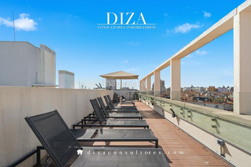 Foto f2d238f6-7652-41e6-8abe-e8b8ee9d4095. Piso vivienda reformada con terraza y piscina en edificio de obra nueva en Madrid