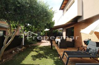 Appartement à Llinars del Vallès. Precioso bajos con jardín.