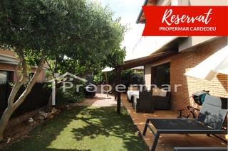 Appartement à Llinars del Vallès. Precioso bajos con jardín.