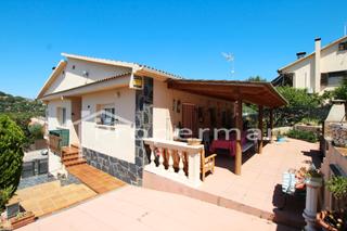 Casa  Carrer dels pirineus. Fantstica vivenda en cnoves i samals