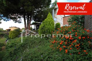 Casa  Avinguda de la llum. Preciosa y amplia casa con jardin