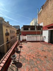 Casa a Vila de Gr�cia. Edificio singular en venta en vila de gracia con gran potencial.