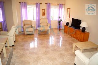Location Maison jumelée à Villanueva de la Cañada. Inmobiliaria gopard ofrece para estudiantes  amplísimo chalet