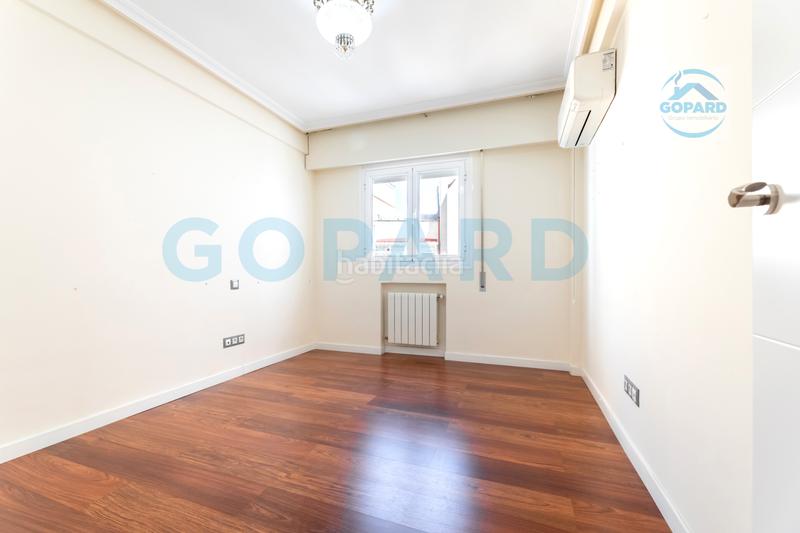 Foto 0b553d30-e777-4ebf-91f2-30b32074c01f. Alquiler piso en calle alonso castrillo 1 inmobiliaria gopard presenta amplio y reformado piso en zona privilegiada. en Madrid