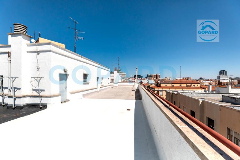 Foto d3186737-556b-47b5-8012-343a133b878a. Alquiler piso en calle alonso castrillo 1 inmobiliaria gopard presenta amplio y reformado piso en zona privilegiada. en Madrid