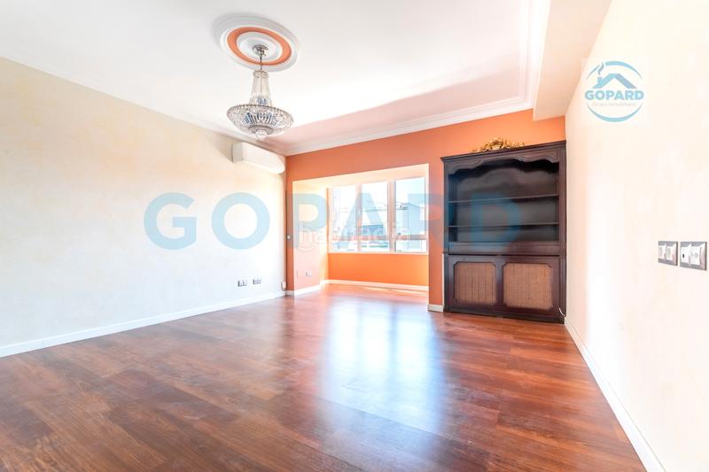 Foto fb065764-ec13-4915-b47c-b1bb503f1594. Alquiler piso en calle alonso castrillo 1 inmobiliaria gopard presenta amplio y reformado piso en zona privilegiada. en Madrid
