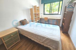 Alquiler Piso en Villanueva de la Cañada. Inmobiliaria gopard ofrece habitaciones en alquiler!