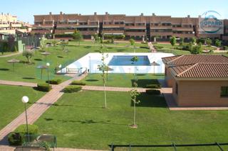 Miete Etagenwohnung  Calle sierra de gredos. Inmobiliaria gopard ofrece piso en alquiler en la mejor urbaniza