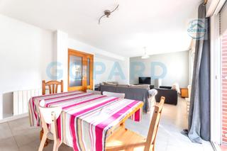 Casa adossada  Avenida de gaudí. Inmobiliaria gopard, ofrece en venta amplio chalet en el centro