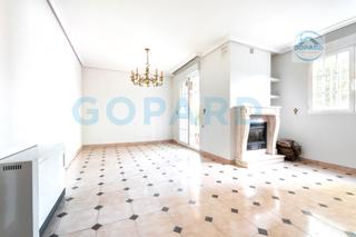 Reihenhaus  Calle greco. Inmobiliaria gopard ofrece amplio adosado con en el centro de vi