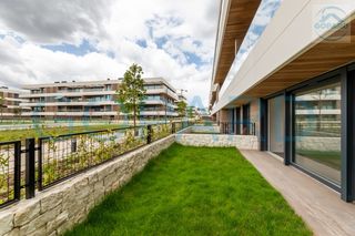 Affitto Piano terra in Urbanización La Moraleja. Gopard grupo inmobiliario ofrece magnífico bajo con piscina priv