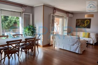 Lloguer Casa aparellada a Villanueva de la Cañada. Inmobiliaria gopard ofrece habitación en alquiler a estudiante.