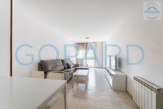 Miete Etagenwohnung in Villanueva de la Cañada. Inmobiliaria gopard ofrece piso en perfecto estado ideal para 4