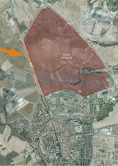 Wohngrundstück in Villanueva de la Cañada. Inmobiliaria gopard vende lote de parcelas en exclusiva en el nu