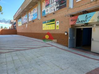 Lloguer Local Comercial a Calle de groenlandia 4. Local dentro de centro comercial