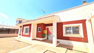 Chalet en N/a. Villa de esquina con 3 dormitorios en venta en los jardines de a