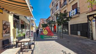 Lloguer Local Comercial a Casco Antiguo. Local en alquiler con patio trasero