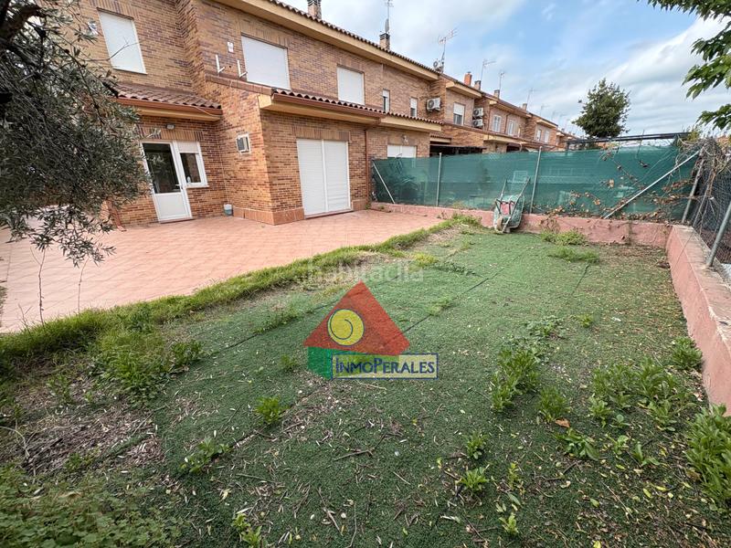 Foto 5d540122-4f7f-442e-8ea8-de86e6ff2ee2. Casa adossada amb calefacció aparcament a Los Robles Seseña