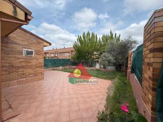 Reihenhaus en Los Robles. Chalet de esquina con amplio jardn