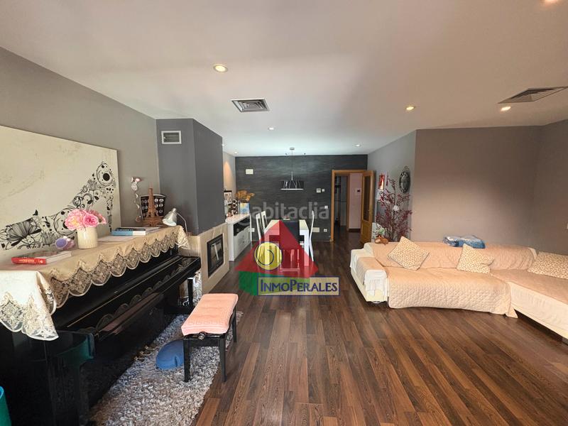 Foto 6f4daf31-7ffa-4d13-97a3-8f9e10e7ea76. Xalet amb xemeneia calefacció aparcament piscina a Getafe