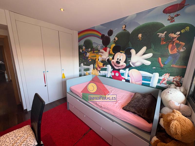 Foto 90fb2435-fabb-4b6f-abd4-5de2ef4a54ed. Xalet amb xemeneia calefacció aparcament piscina a Getafe