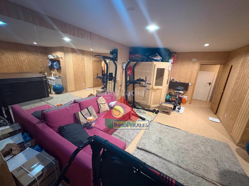 Foto a066460a-e20b-480c-90ef-a02ecb9f4ceb. Xalet amb xemeneia calefacció aparcament piscina a Getafe