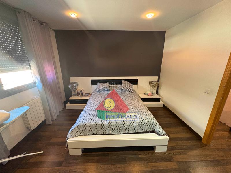 Foto dd9f40ee-c595-4afb-9d93-9c98d14d557f. Xalet amb xemeneia calefacció aparcament piscina a Getafe