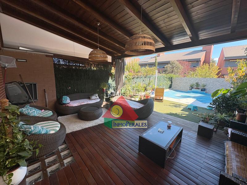 Foto ec261253-4568-4668-9343-d35548890be4. Xalet amb xemeneia calefacció aparcament piscina a Getafe