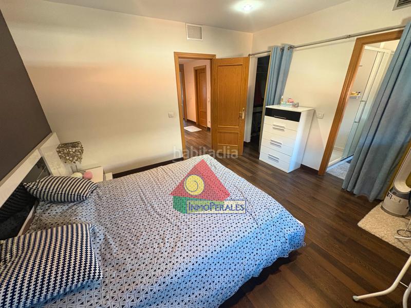 Foto f150713d-d57c-4ae2-8a9e-eaa32618a572. Xalet amb xemeneia calefacció aparcament piscina a Getafe