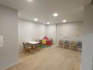 Affitto Locale commerciale in La Alhóndiga. Local de 32m² recién reformado en galería comercial