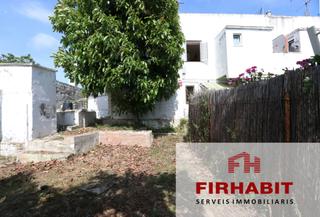 Casa aparellada a Zona alta. Casita de 60m. y almacen de 40m. a reformar !!
