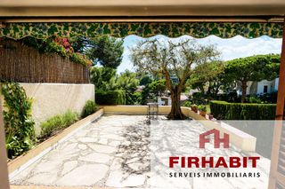 Miete Erdgeschoss  Avinguda del portinyol. Planta baja con amplia terraza y jardín