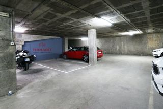 Miete Autoparkplatz in Centre. Plaza de parking en alquiler
