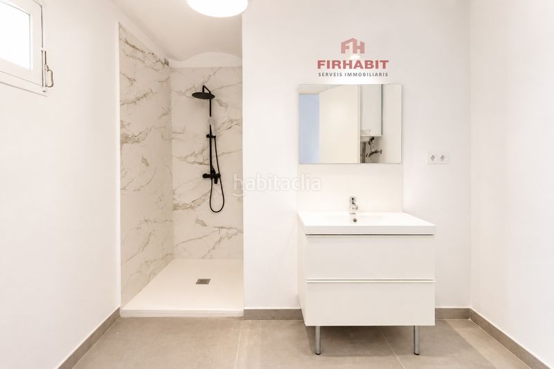 Foto 5cb9f5f8-9e25-4849-9b88-1e9c1a8c95e5. Casa amb aparcament a Canet de Mar