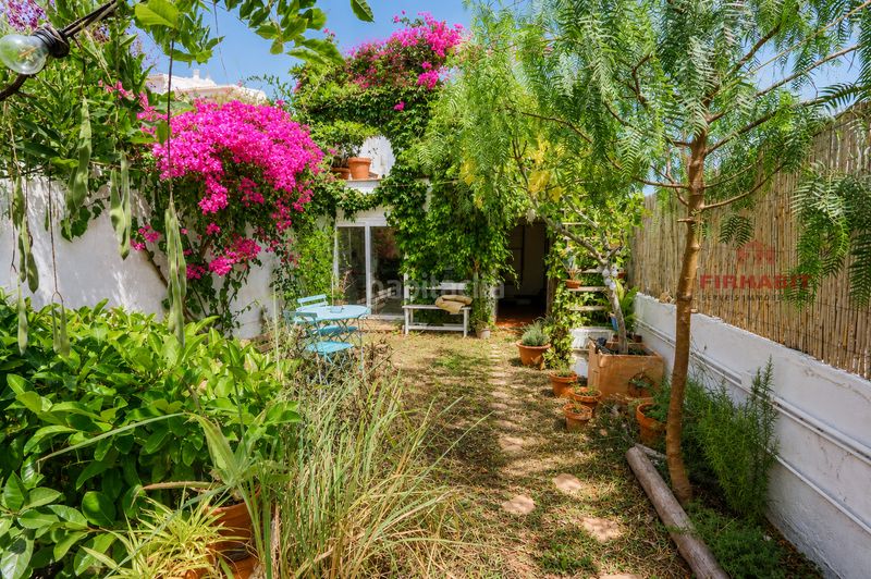 Foto f338b063-f3a6-40bd-ab56-8f544009e9d6. Casa amb aparcament a Canet de Mar