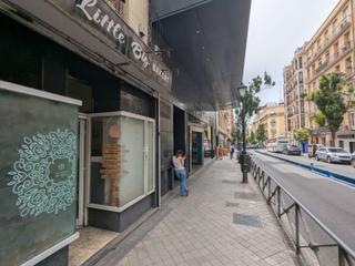 Location Local commercial à Calle calle de fernández de los ríos 57