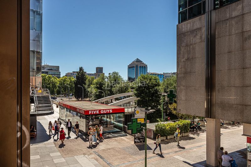 Foto cc388652-5c2a-4193-b6eb-2793ff5011eb. Pis amb aparcament a El Viso Madrid