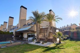 Chalet  Calle mistral. Casa en urbanización privada