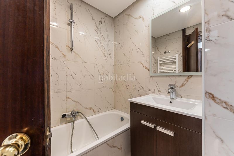 Foto e61edc1f-17d3-4525-bd78-605d38d45263. Piso en Acacias Madrid