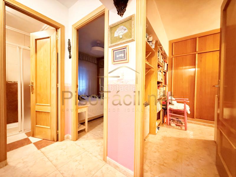 Foto b8716550-f9f8-4edc-9869-29cbde4c5fb9. Local comercial amb calefacció a Villayuventus-Renfe Parla