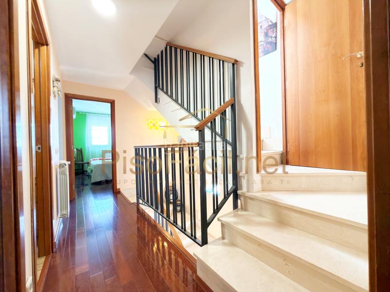 Foto 5d6d2ec9-e4a7-46ee-b57f-b3ba99aef40c. Xalet amb calefacció aparcament piscina a Altos del Olivar-El Caracol Valdemoro