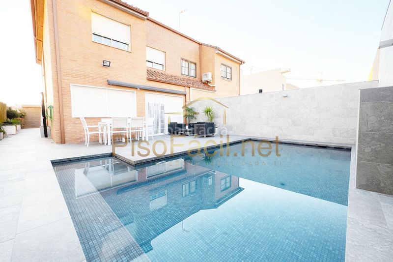 Foto 21038f32-7ad7-4bd2-a577-b988676804cd. Xalet amb calefacció aparcament piscina a Parla este Parla