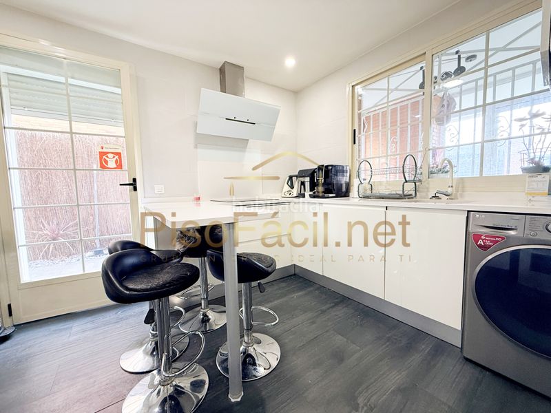 Foto 93700835-baf3-40df-914f-7b8e411ad0ef. Xalet amb calefacció aparcament piscina a Parla este Parla