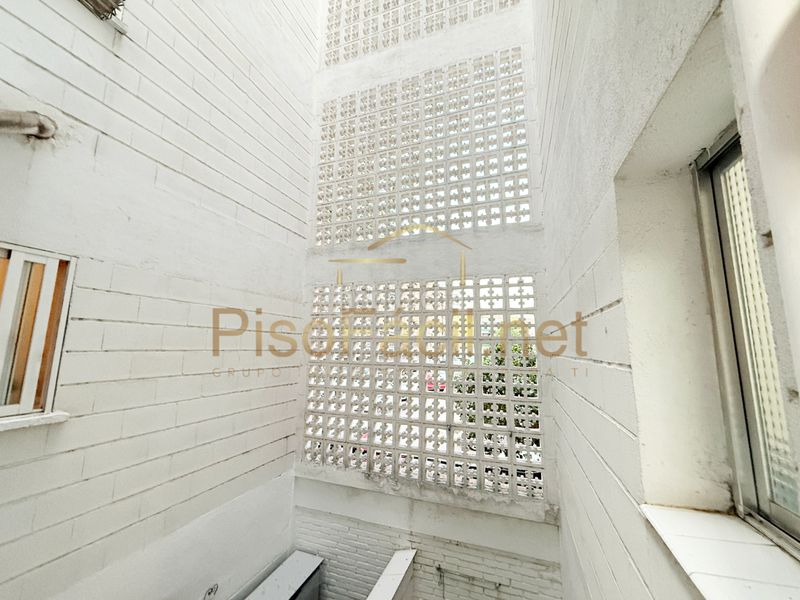 Foto 8c7db20d-5255-4824-86c9-b2dbd28a66a8. Pis a Reyes Parla