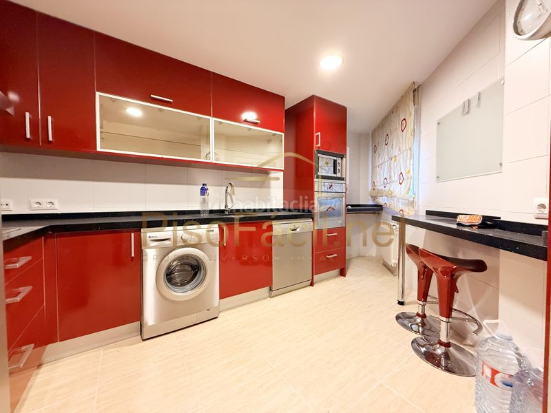 Foto 08798f2b-64fa-49e5-a908-b5a386bb9211. Pis amb calefacció aparcament piscina a Las Américas Parla