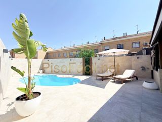 Xalet  Avenida de las provincias. Espectacular chalet reformado con piscina privada, buhardilla y