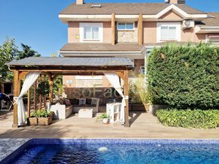 Chalet  Calle los altos. Una casa para vivirla de verdad: 329 m², piscina privada y una c
