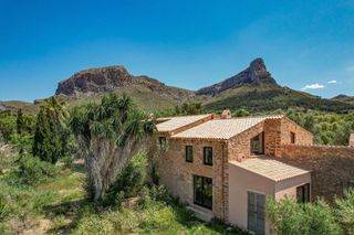Maison à Colònia de Sant Pere. Impresionante finca rústica con vistas panorámicas
