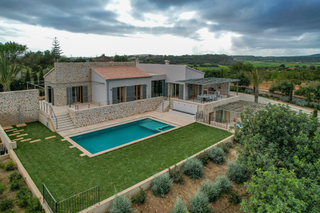 Rural plot in Sant Llorenç des Cardassar. Espectacular finca rústica de nueva construcción en sant llorenç